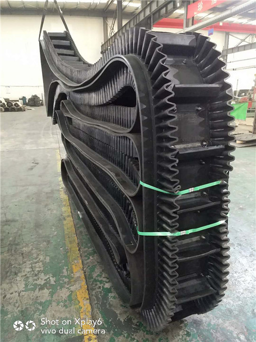 High-Incline Sidewall Conveyor Belt