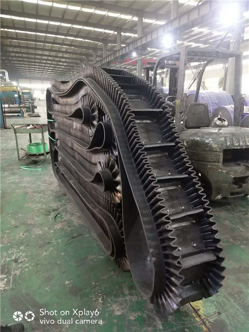 High-Incline Sidewall Conveyor Belt