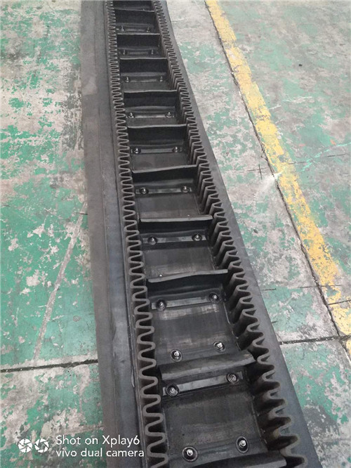 High-Incline Sidewall Conveyor Belt