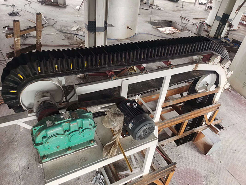 High-Incline Sidewall Conveyor Belt