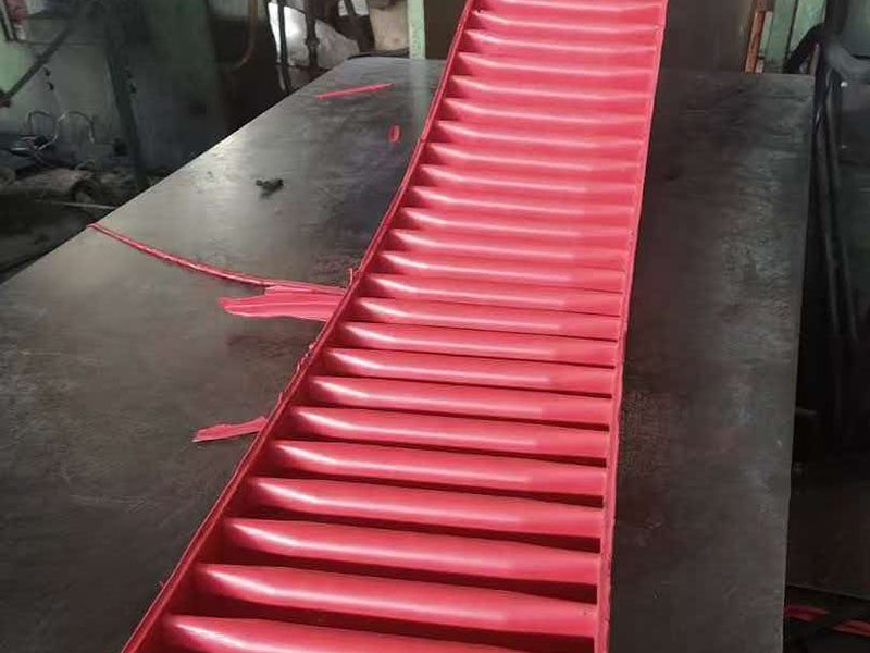 Corrugated High-Incline Sidewall Conveyor Belts