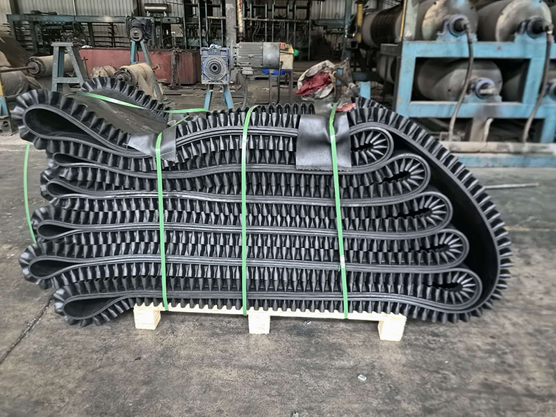Corrugated High-Incline Sidewall Conveyor Belts