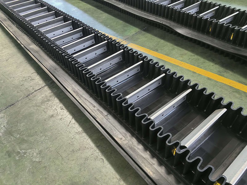 Corrugated High-Incline Sidewall Conveyor Belts