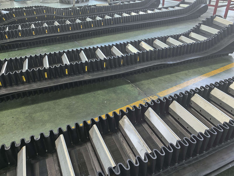 Corrugated High-Incline Sidewall Conveyor Belts