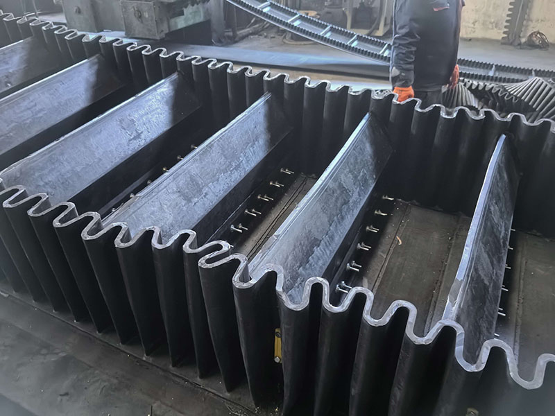 Corrugated High-Incline Sidewall Conveyor Belts