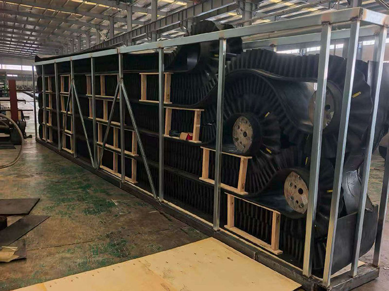 Corrugated High-Incline Sidewall Conveyor Belts
