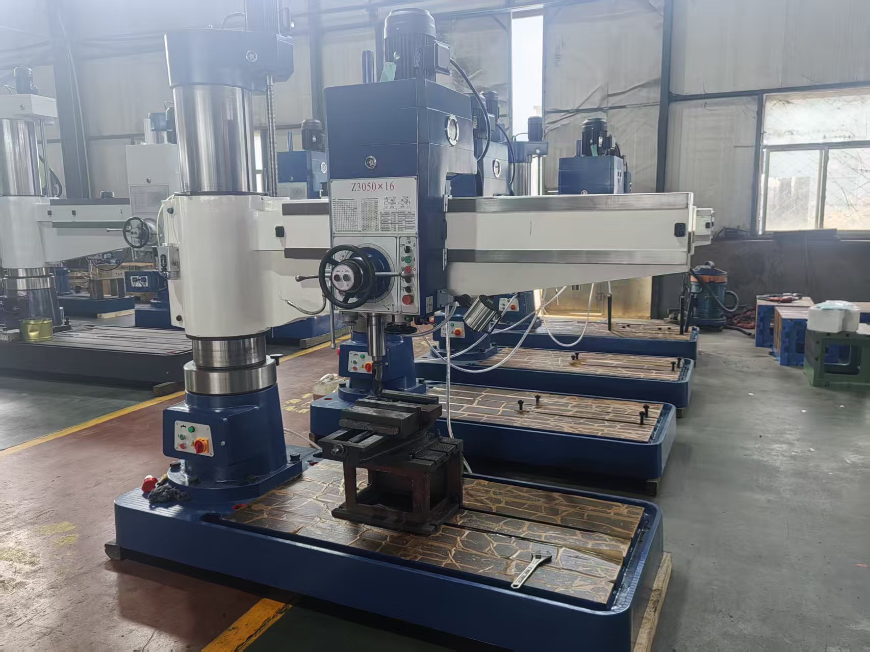 Radial drilling machine