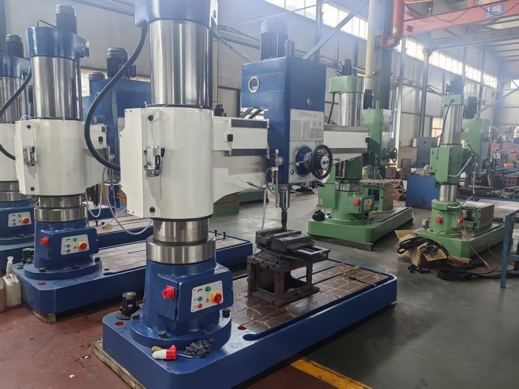 Radial drilling machine
