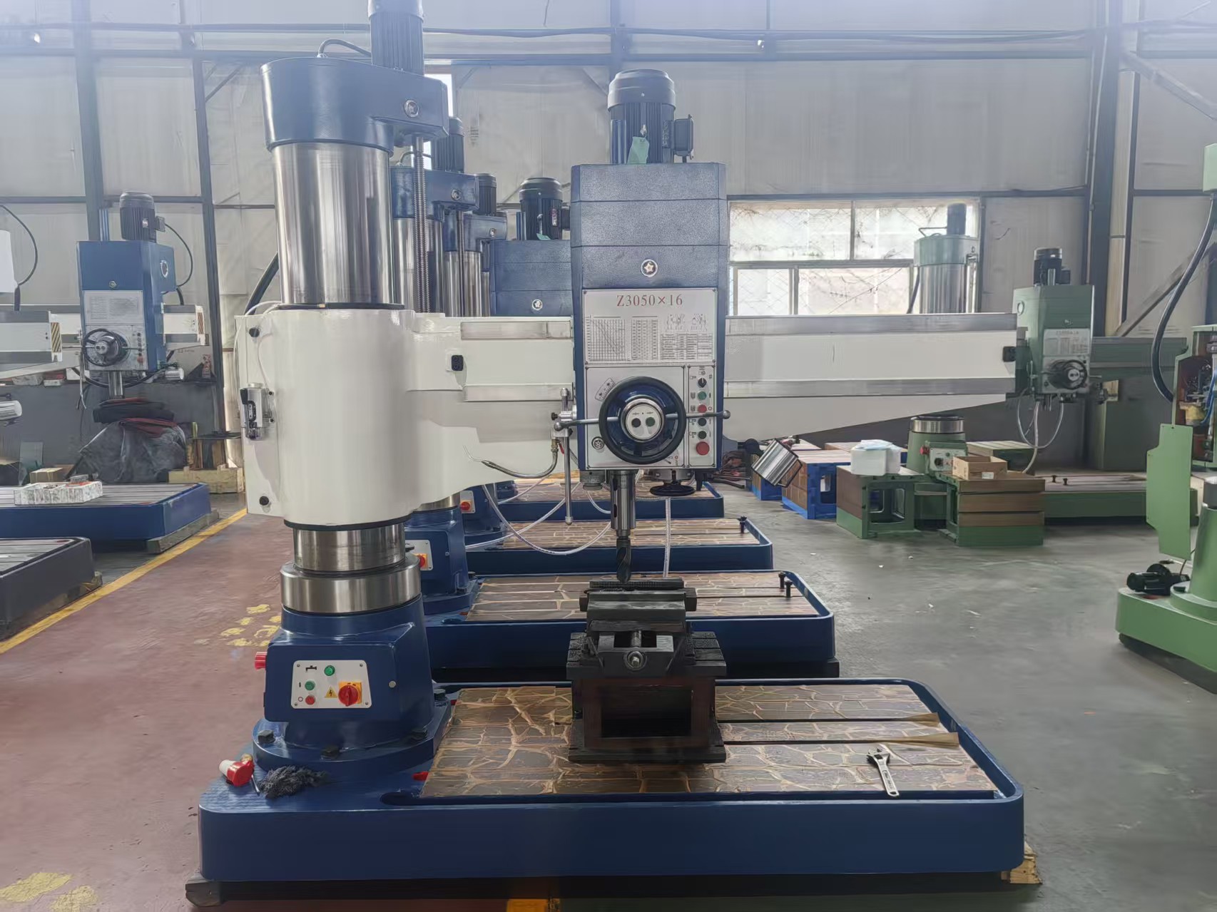 Radial drilling machine