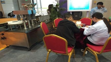 عرضت شركة يانغبانغ للآلات منتجاتها في معرض CIPM لعام 2016 في تشونغتشينغ