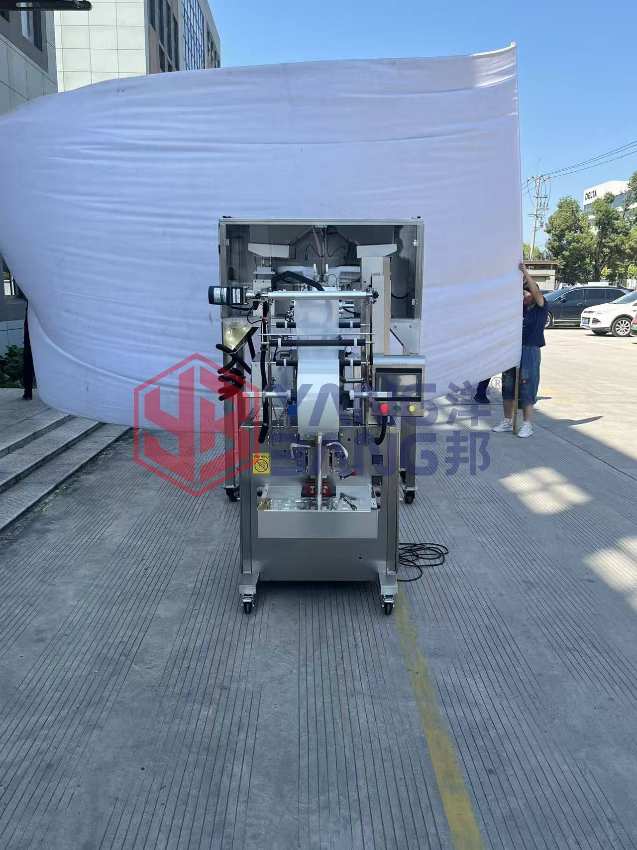 آلة YB-160SC الأوتوماتيكية لتعبئة أكياس الشاي المثلثة الهرمية المصنوعة من النايلون غير المنسوج، لصنع الأكياس الداخلية والخارجية
