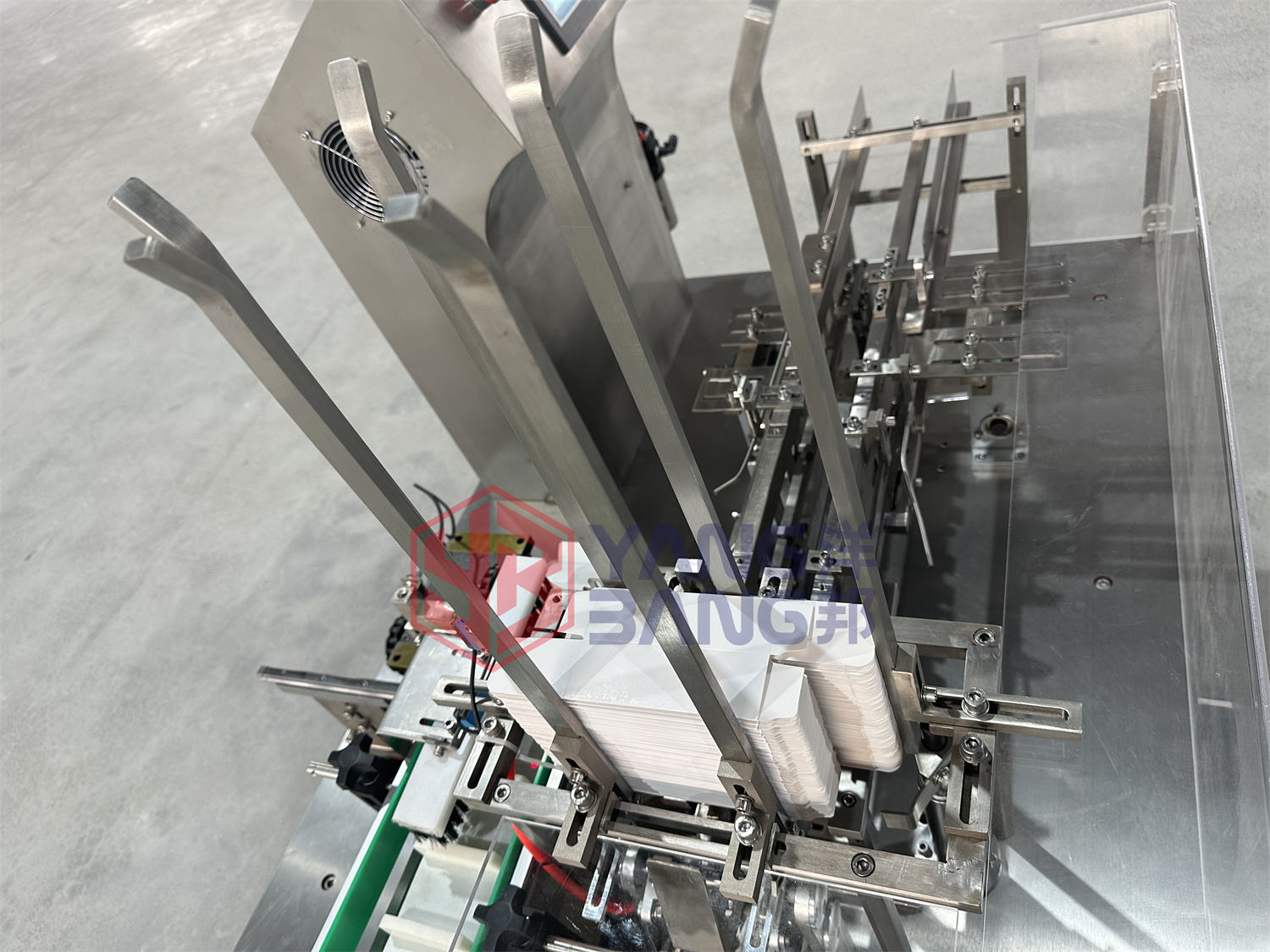 YB-WZ100 Machine automatique d'encartonnage et d'emballage en boîtes carton pour flacons compte-gouttes en verre d'huile essentielle