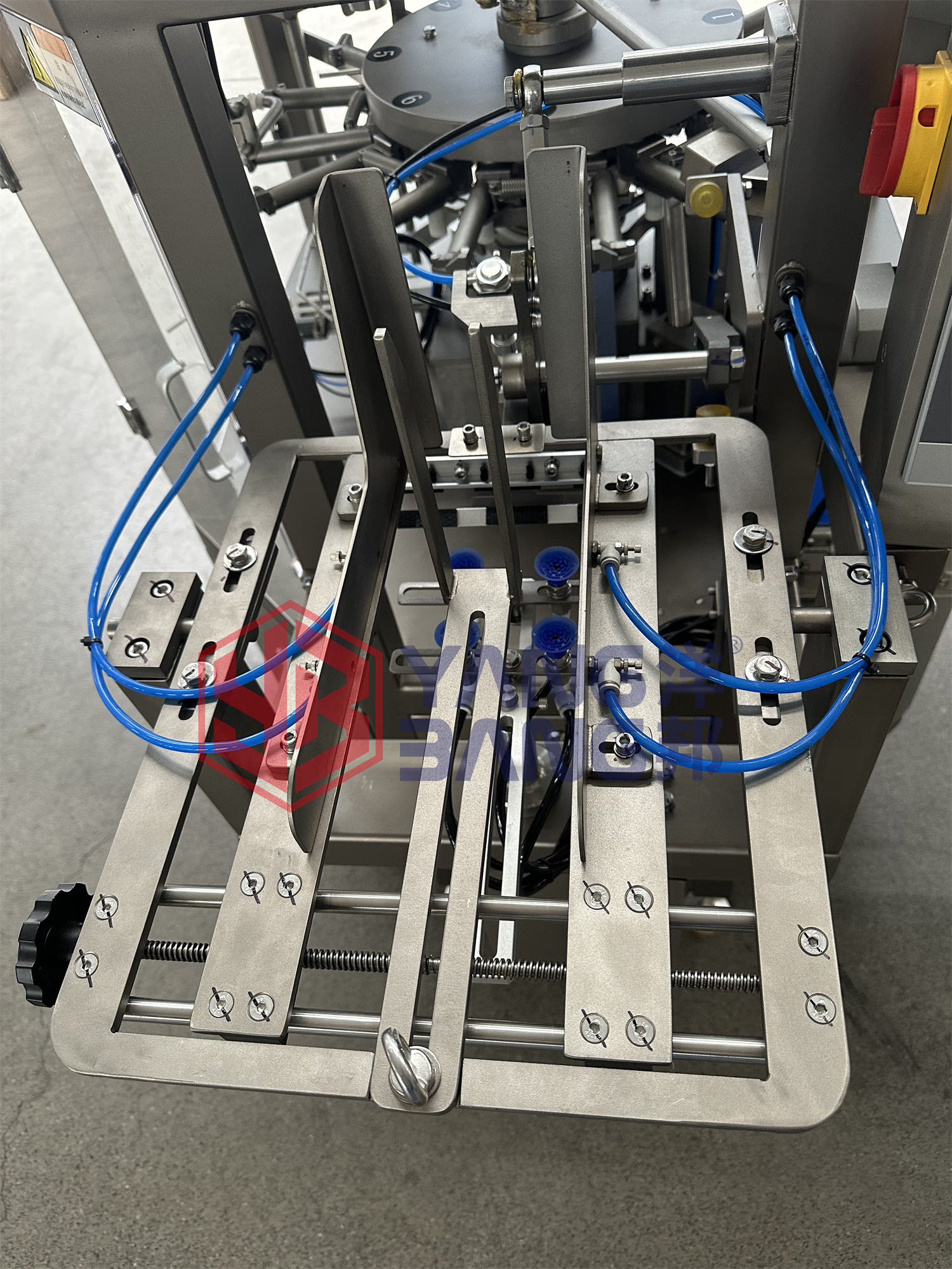 Machine automatique multifonction de pesage et d'emballage en sachets Doypack avec fermeture à glissière pour grains de café et sachets de thé YB-GD210K-08
