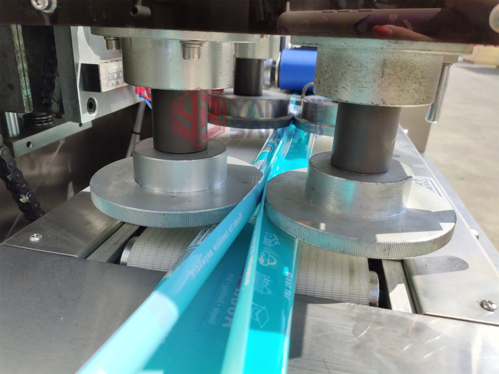 Machine d'emballage de lingettes humides individuelles YB-SJ260 pour compresses alcoolisées et serviettes humides