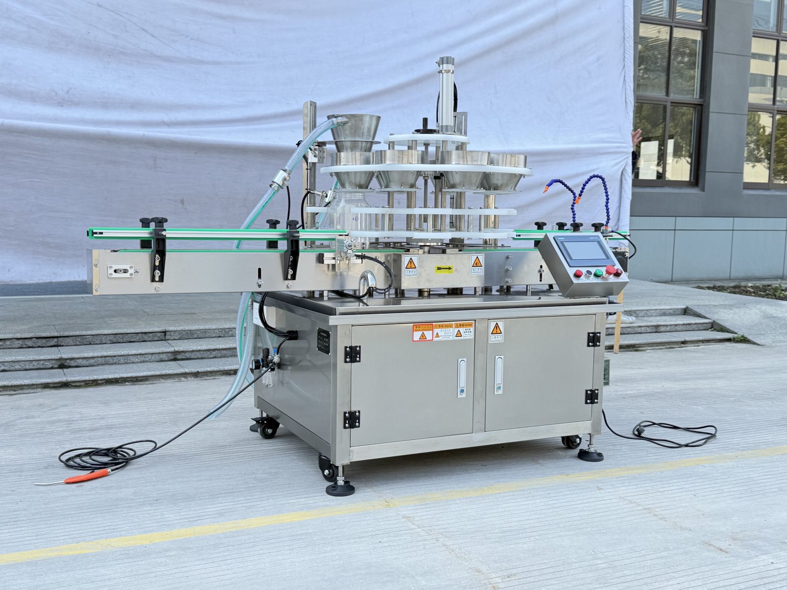 Ligne de production de remplissage et de capsulage automatique haute efficacité YB-KA pour petits granulés, noix, grains, sel et bocaux