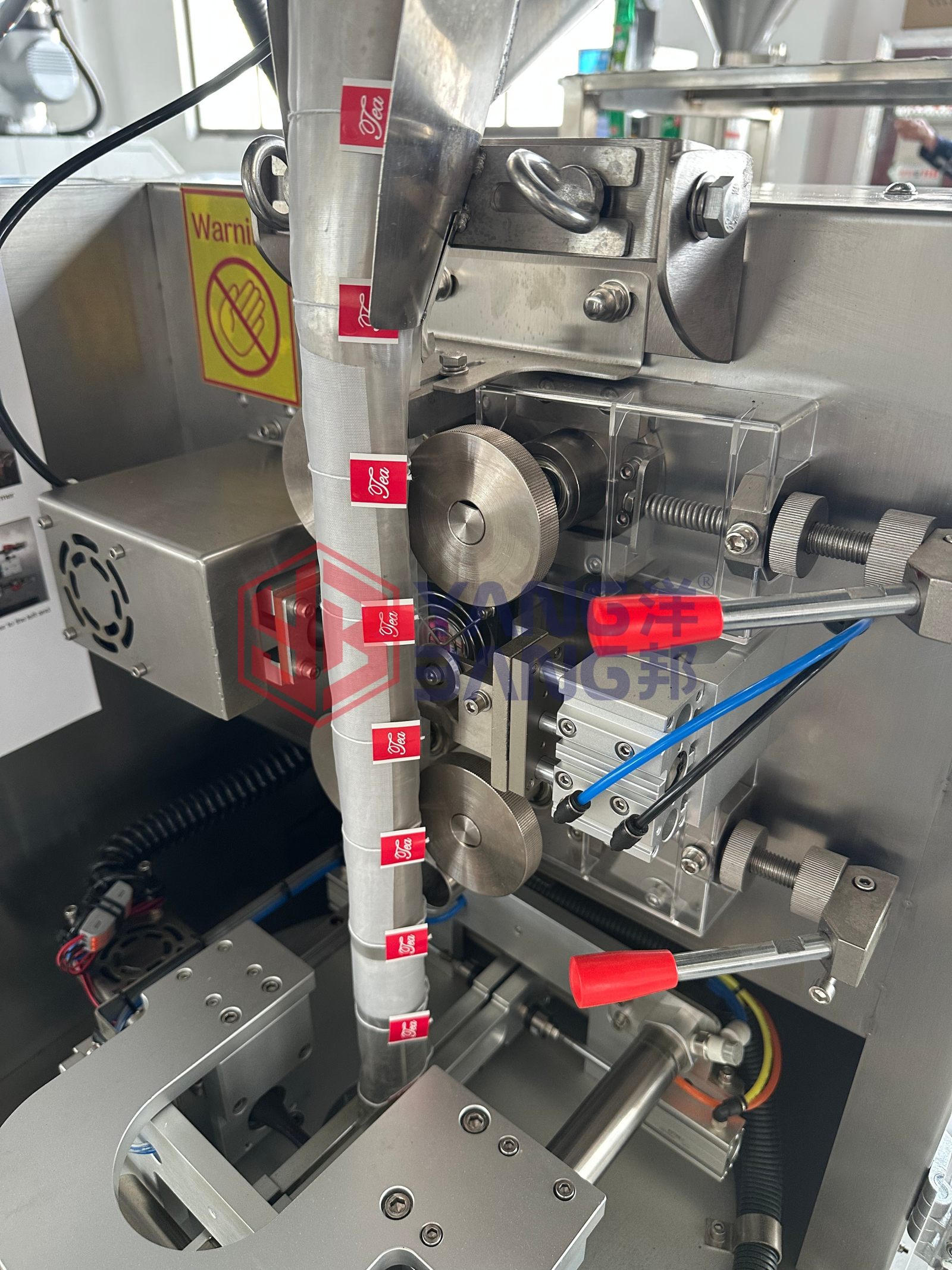 Machine verticale de fabrication de sachets de thé YB-160SC, machine de remplissage de café en sachets triangulaires, petite machine d’emballage de sachets de thé