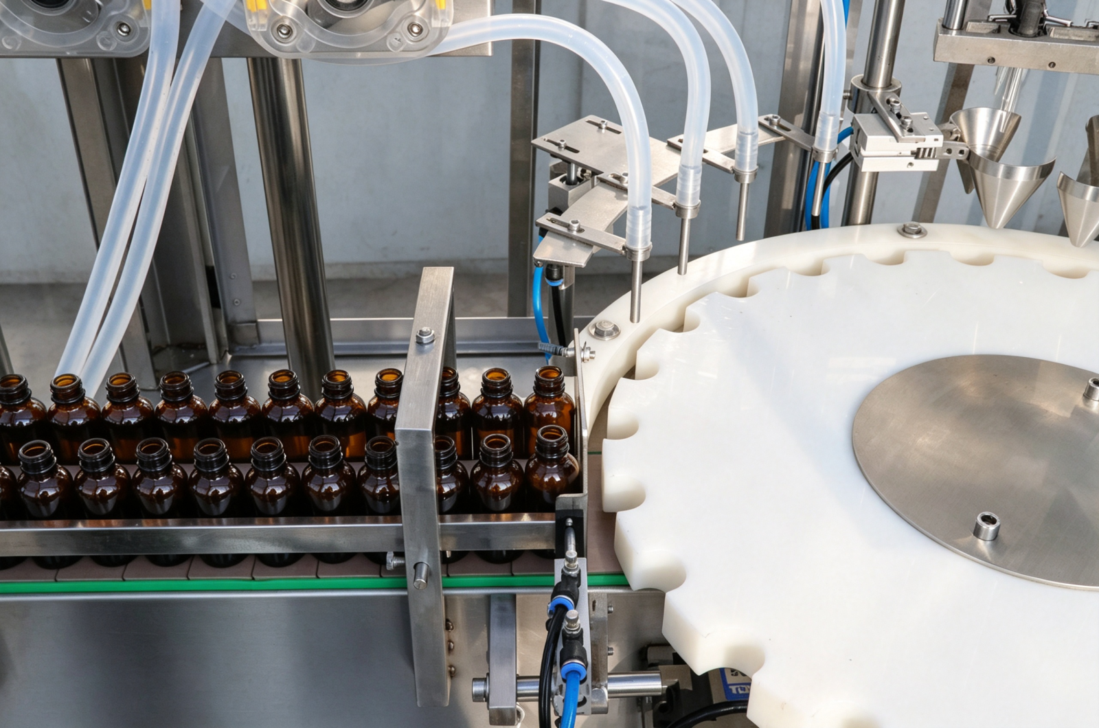 YB-Y4 Machine de remplissage de liquides professionnelle pour flacons cosmétiques en verre, avec 4 têtes linéaires, ligne de beauté