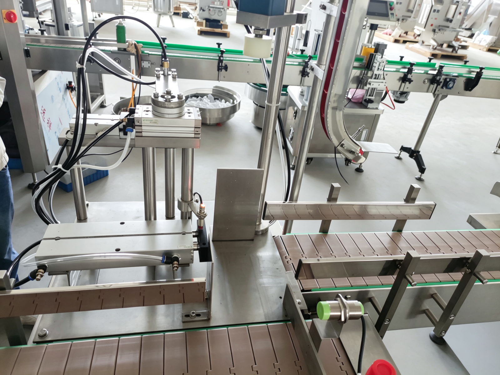 Remplisseuse linéaire automatique de liquide à grande vitesse, 8 buses, pour détergent à lessive, grands seaux de 1 kg YB-YG8