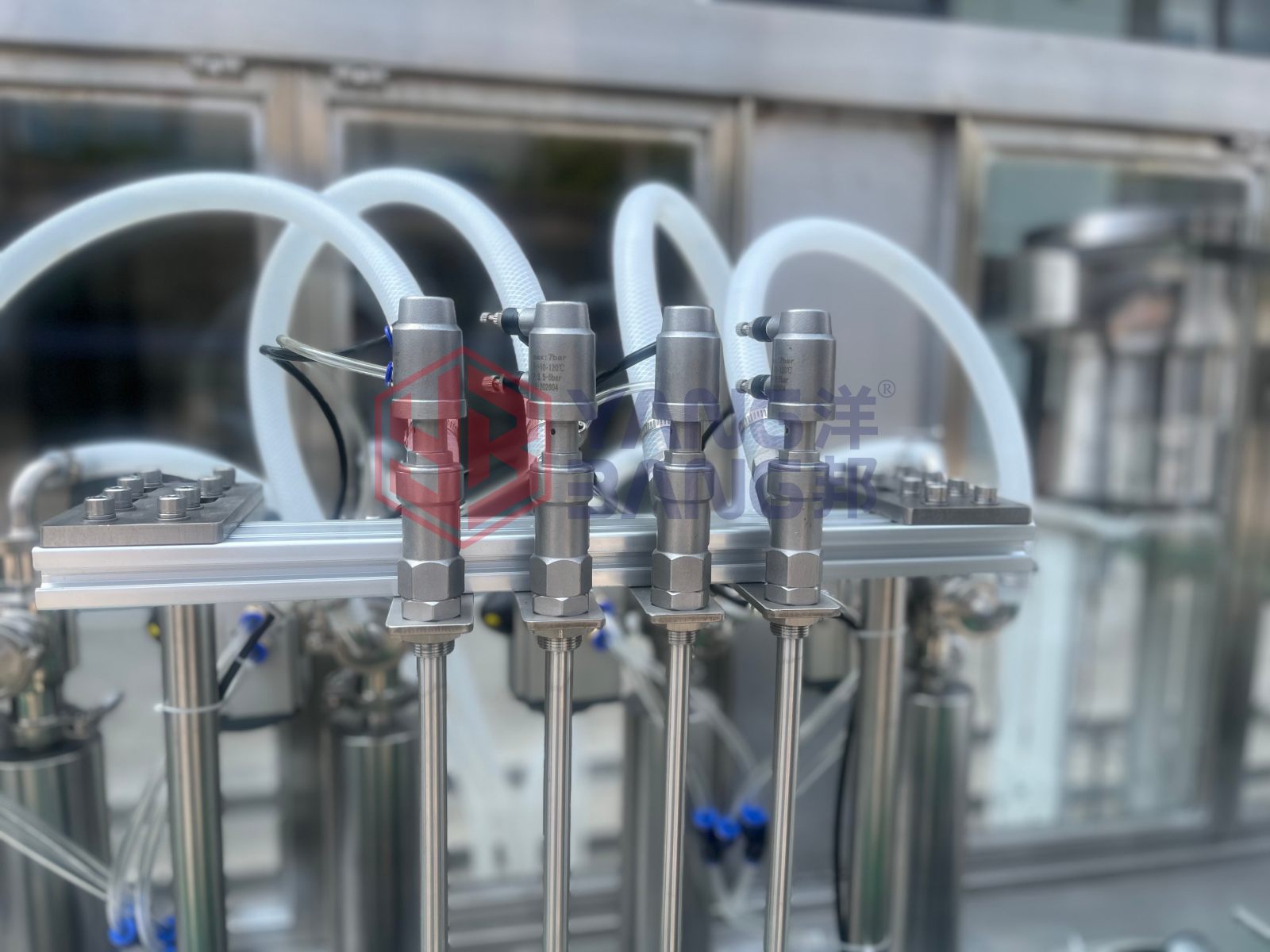 Machine de remplissage automatique à grande vitesse pour boissons gazeuses, eau pétillante et boissons sans alcool YB-YG4