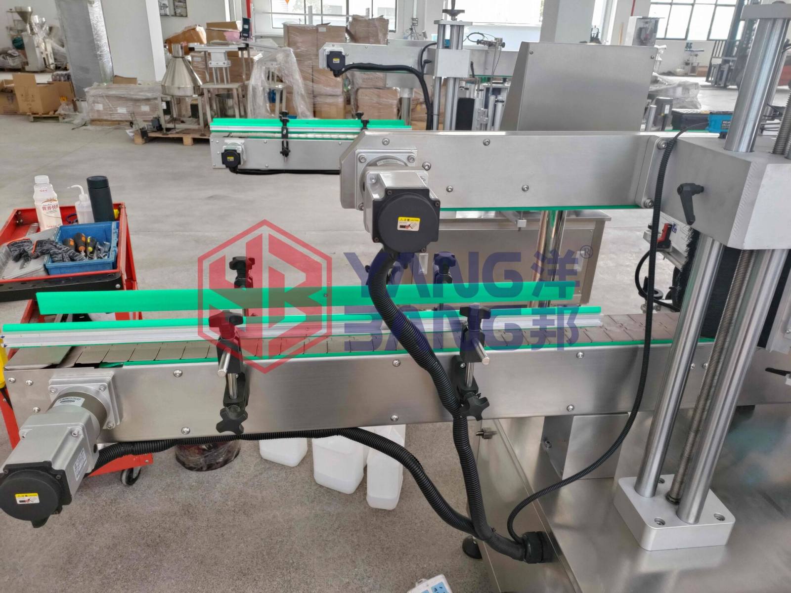 YB-ST60 Étiqueteuse automatique haute vitesse à double face pour bouteilles carrées, ligne d’étiquetage autocollant pour produits cosmétiques et d’entretien domestique
