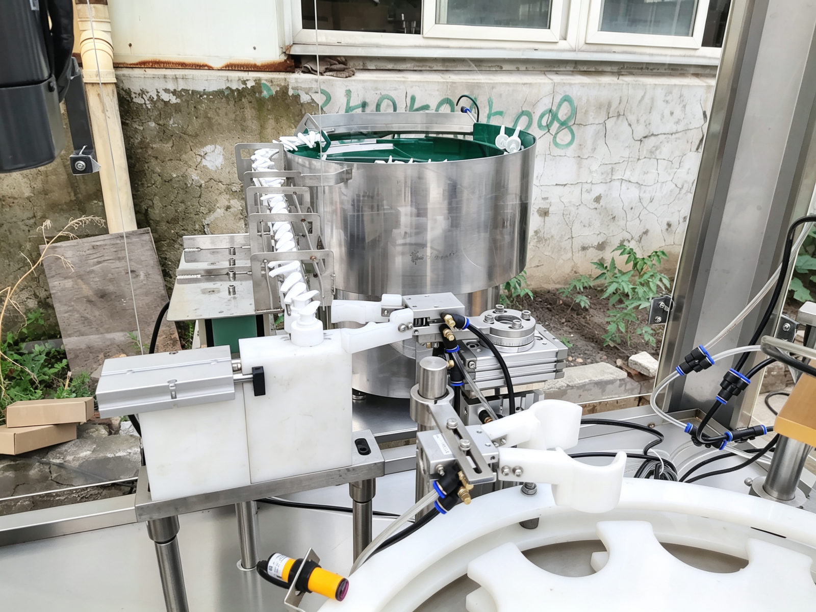 Machine de remplissage de shampooing à pompe à piston automatique haute vitesse, ligne de remplissage précis de bouteilles de liquides pour cosmétiques et soins personnels