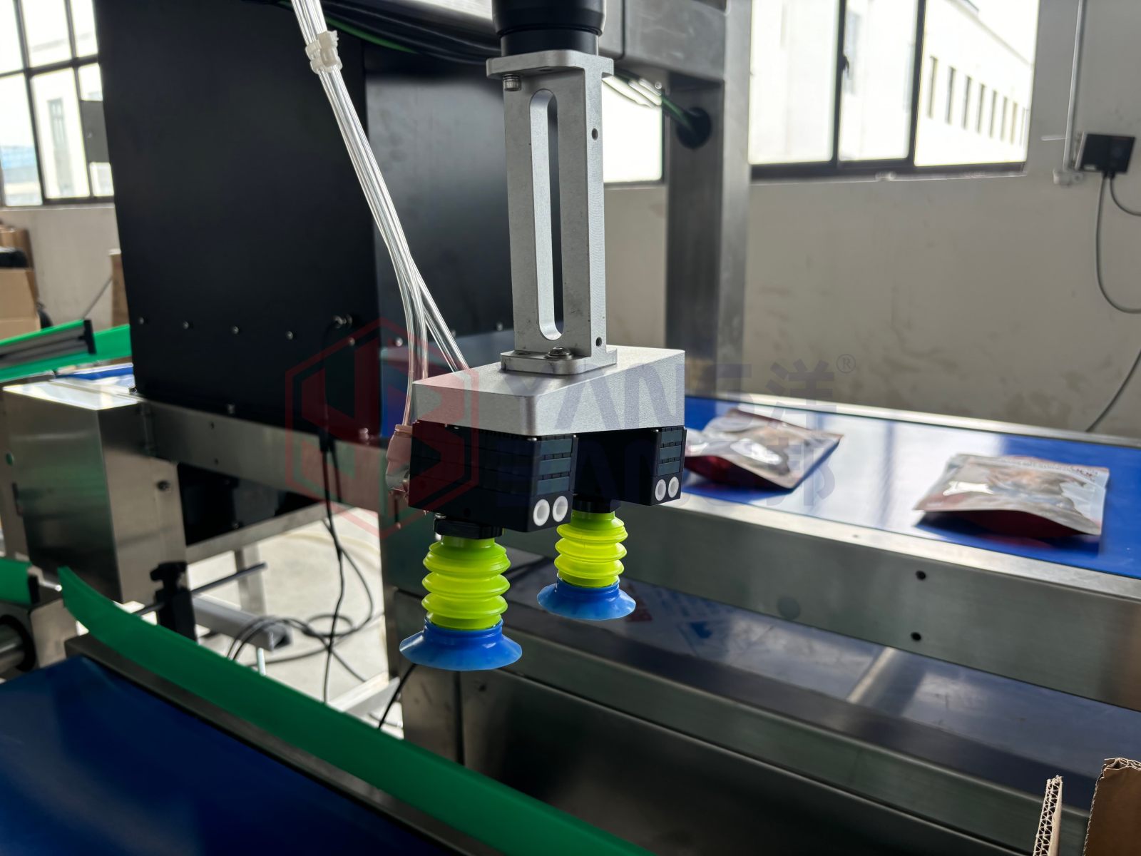 Brazo manipulador robótico de recogida y colocación automático YB-ZXA, robot delta para el envasado en cajas de detergente en polvo