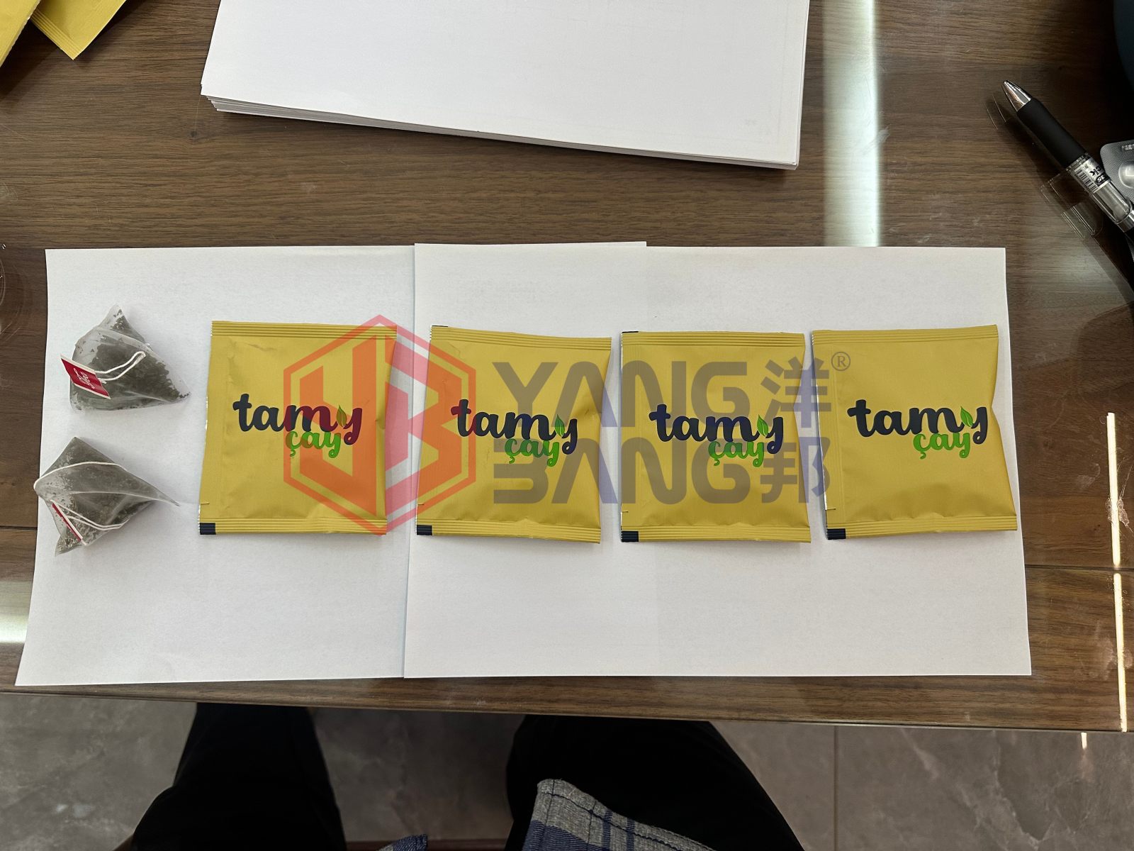 Máquina vertical para fabricar bolsas de té YB-160SC, máquina de llenado de café en bolsas triangulares, máquina pequeña para envasar bolsas de té