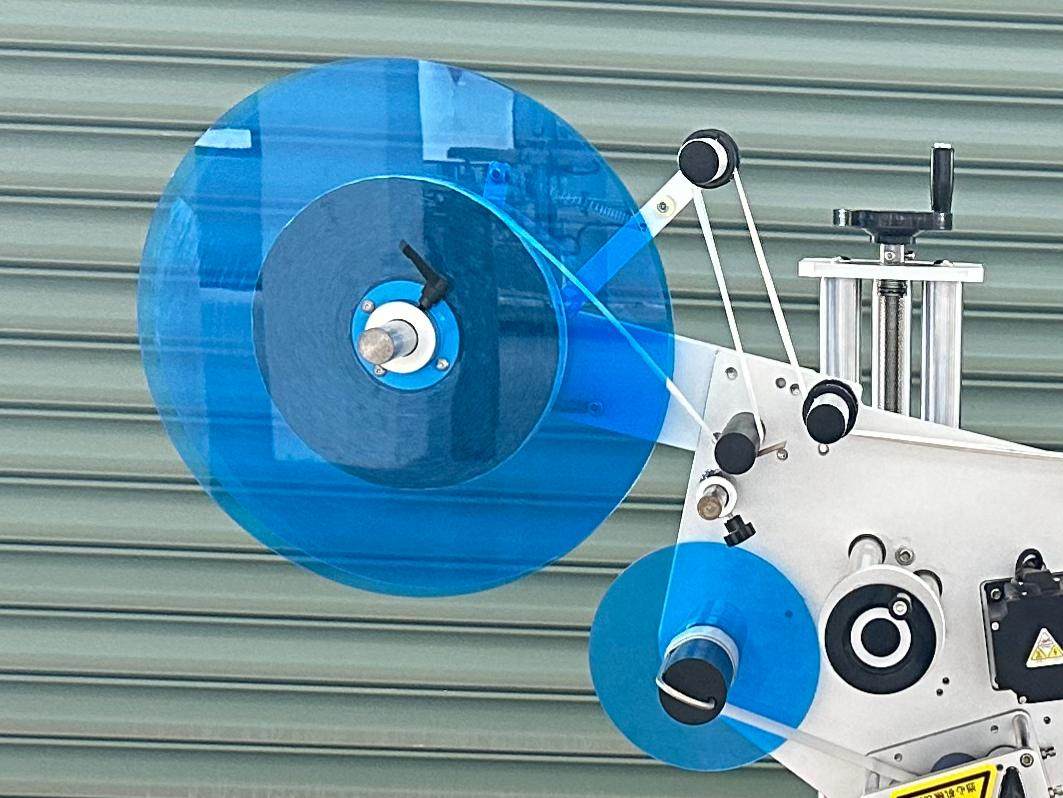 YB-PT120 Máquina automática de etiquetado plano de alta precisión para productos con superficies planas, fácil de operar
