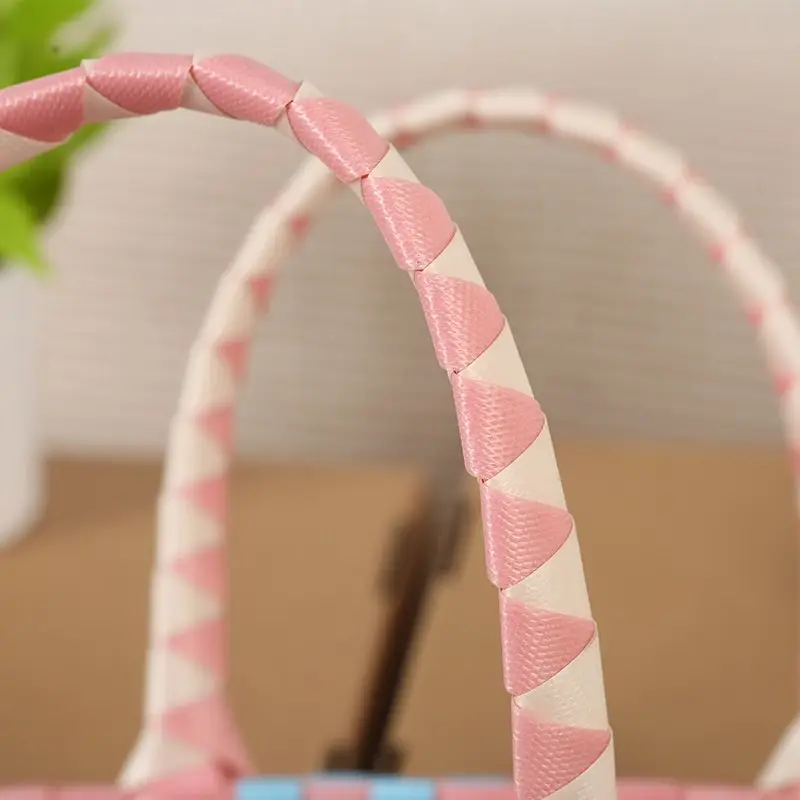 新登場のドーパミンカラーを取り入れたカラフルなギフトバッグ、大容量ハンドバッグ、クロスボディバッグ、多用途でスタイリッシュ
