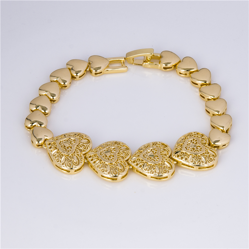 Heart-shaped bracelet