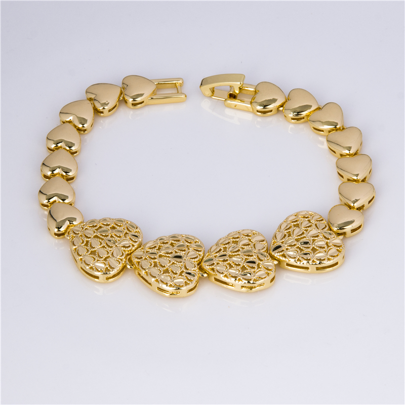 Heart-shaped bracelet