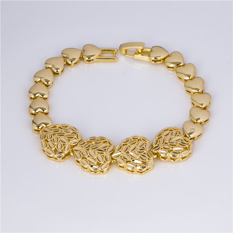 Heart-shaped bracelet