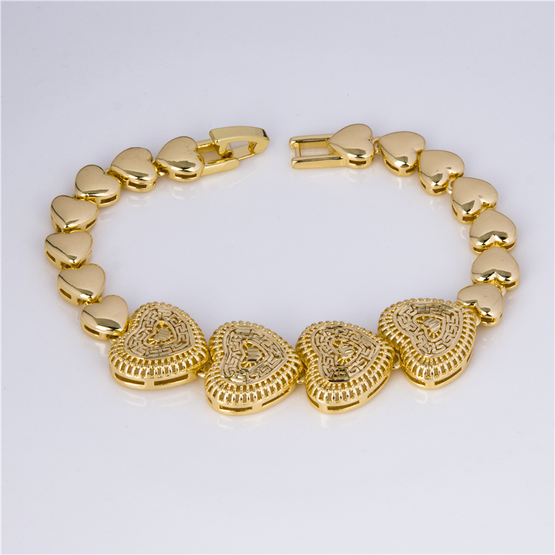 Heart-shaped bracelet