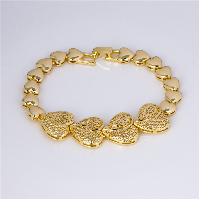 Heart-shaped bracelet Heart-shaped bracelet