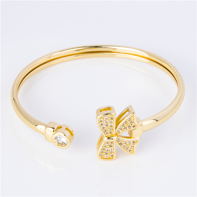 Minimalist Cuff Layered Looks