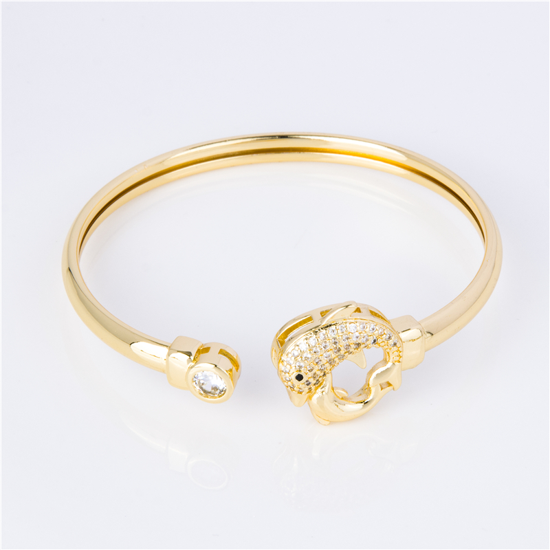 Minimalist Cuff Layered Looks