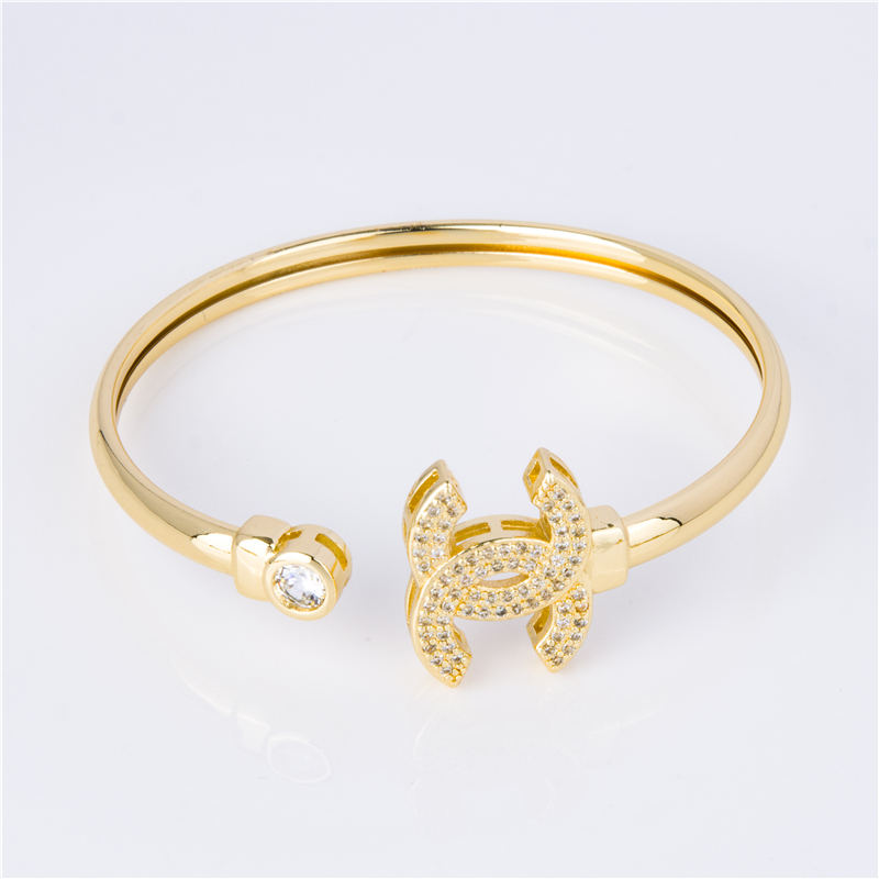 Minimalist Cuff Layered Looks