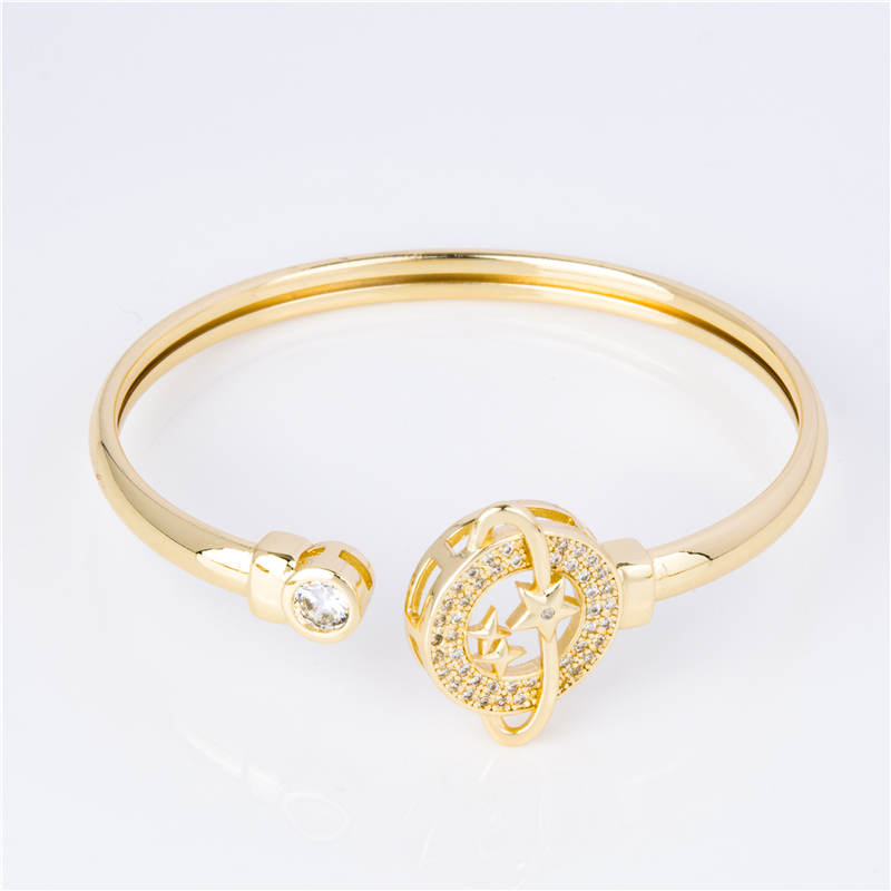 Minimalist Cuff Layered Looks