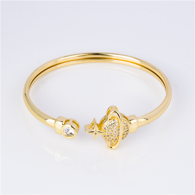 Minimalist Cuff Layered Looks