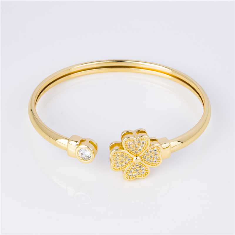 Minimalist Cuff Layered Looks