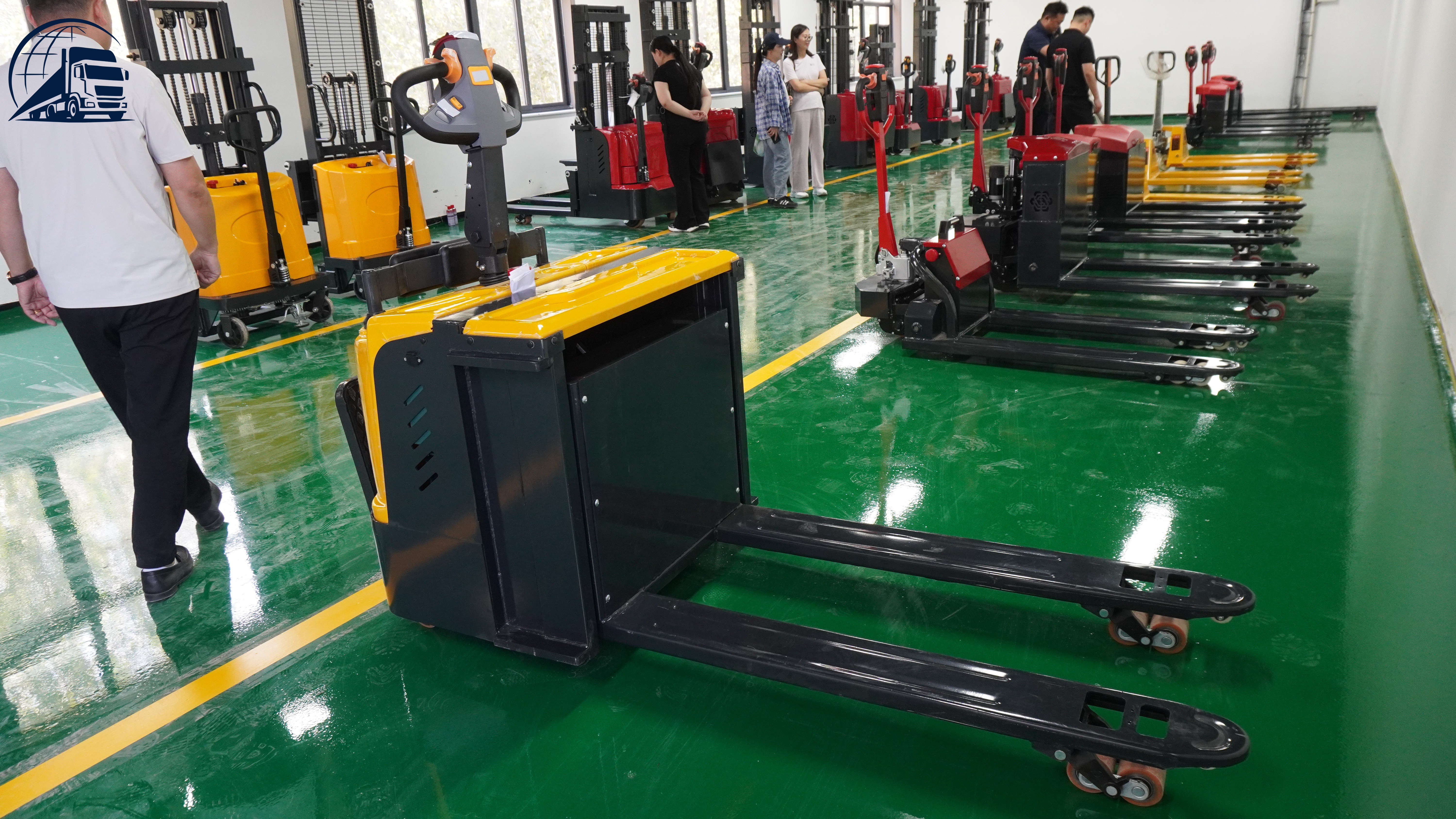 CDD1502 Apilador eléctrico con plataforma de 1.5 toneladas y 2m, apilador de palés con conductor a bordo