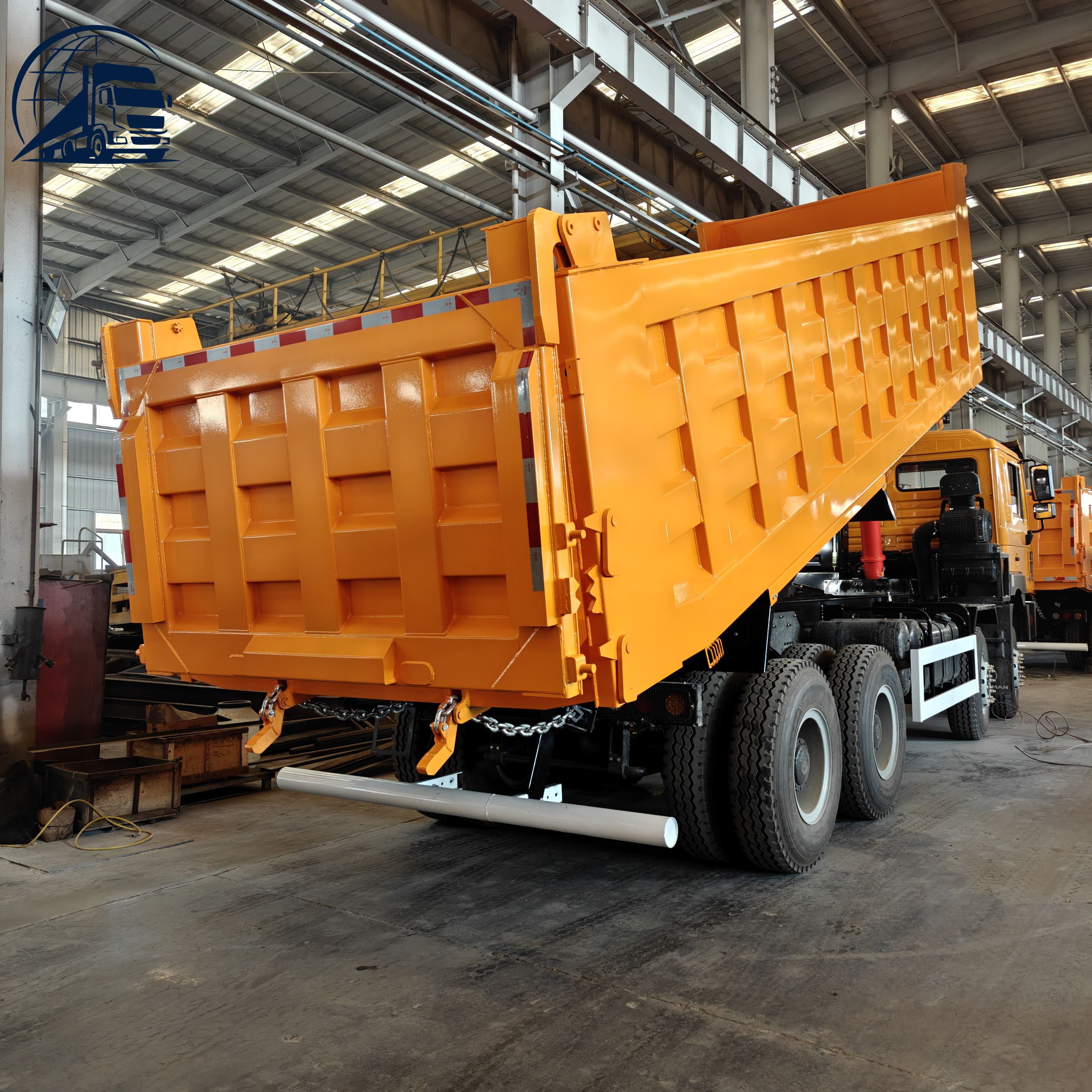 Китайский самосвал Shacman F3000 8x4