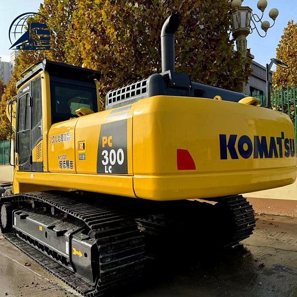 Pelle hydraulique Komatsu PC300/300LC de 33 tonnes