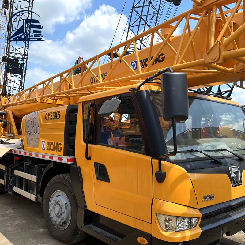 Grue sur camion XCMG QY25K5 de 25 tonnes