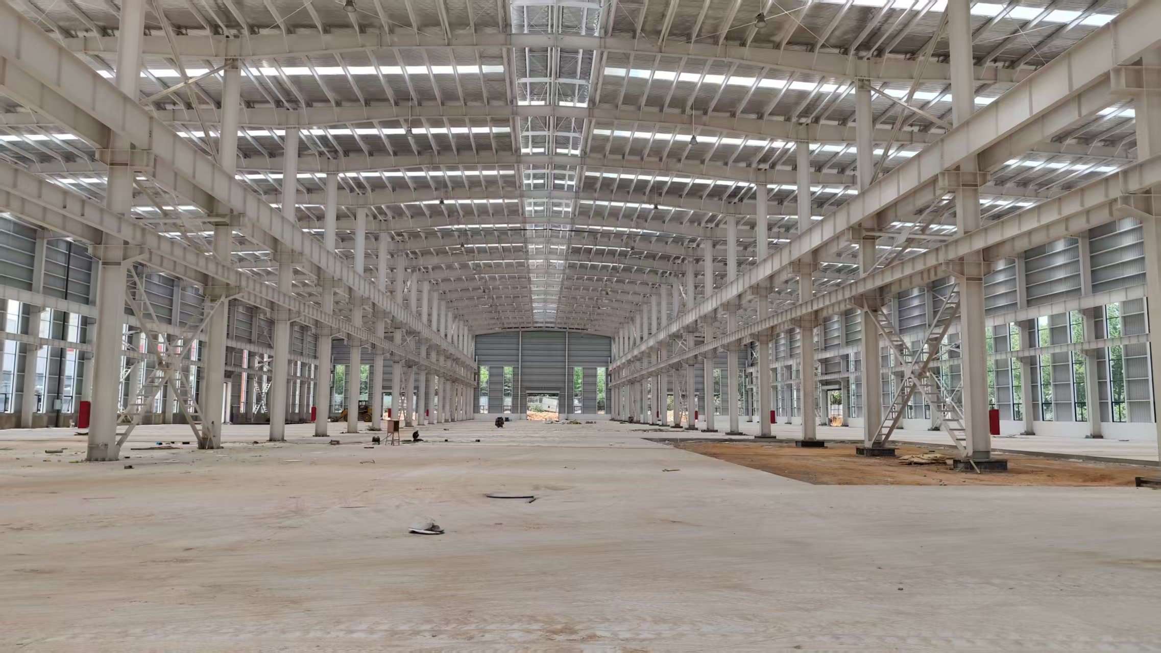 Prefabricated Steel Warehouse with Crane System Industrial Lifting Ready