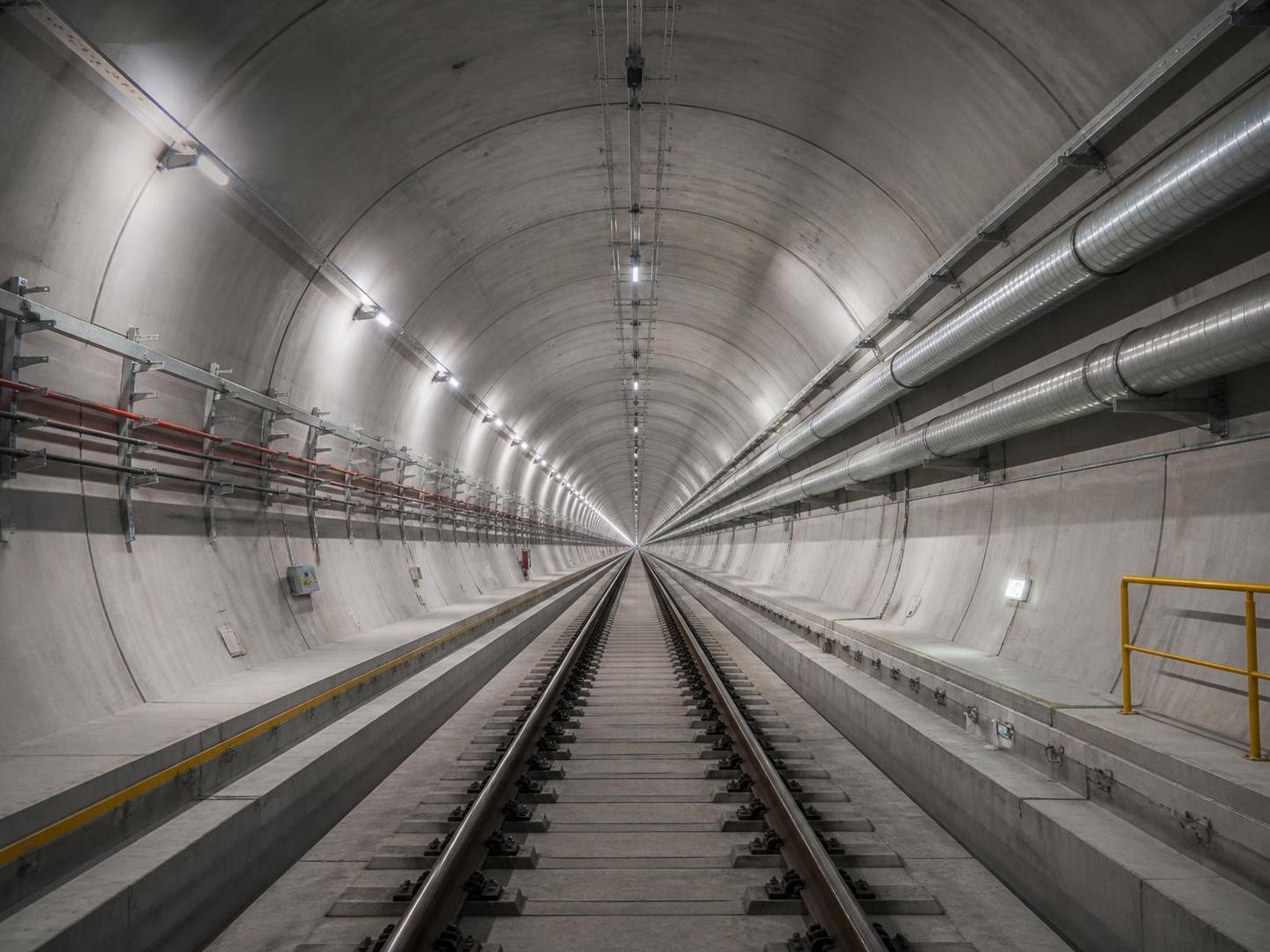 Railway Tunnel & Transportation Engineering