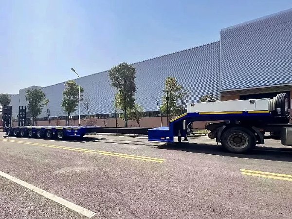 Multi-axis extendable low loader trailer