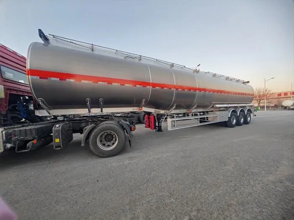 3 Axle Crude Oil Tanker Semi Trailer
