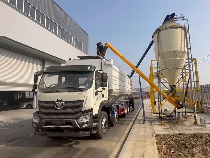 3 Axle 30 Ton Bulk Feed Grain Transport Trailer