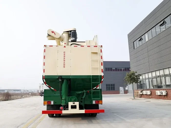 Farm Livestock Poultry Feeding Tank Truck